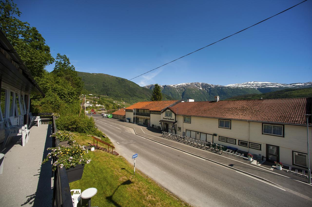 Strand Fjordmotel Ulvik Esterno foto